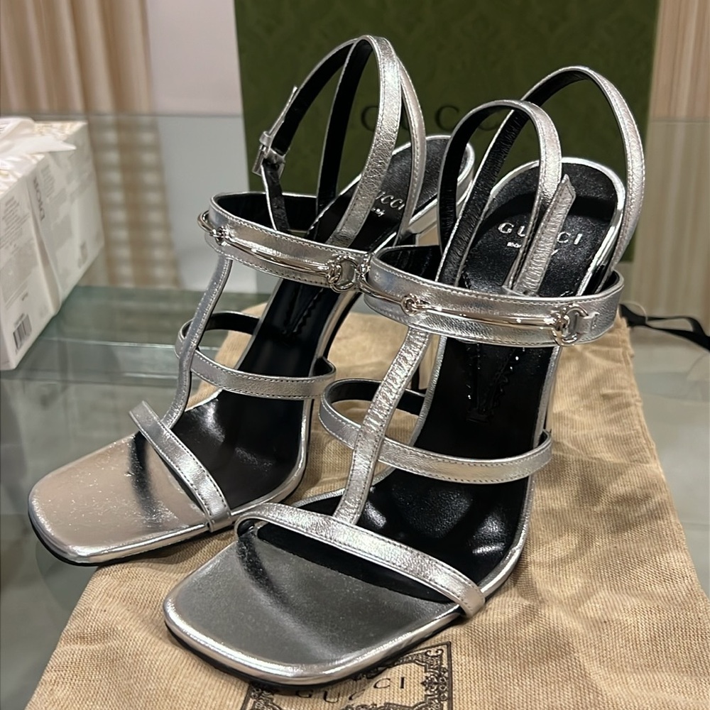 🔥🔥🔥100% Authentic Gucci Nappa Silk Argento Sandal